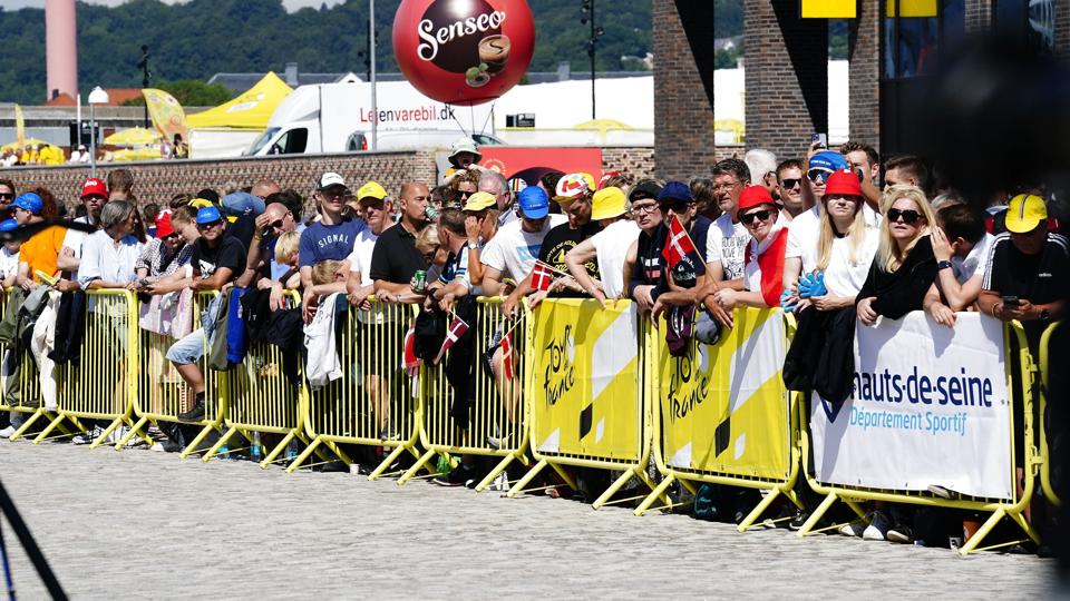 Tour de France-feltet bevæger sig søndag fra Vejle imod Sønderborg. Derfor er derlangs ruten sat afspærringer op, som kan påvirke trafikken. <i>Bo Amstrup/Ritzau Scanpix</i>