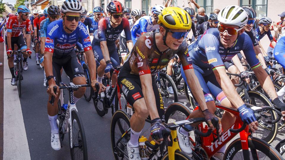 Det lykkedes ikke Mads Pedersen (th.) at vinde på etaperne i Danmark, men den tidligere verdensmester fortsætter jagten på sin første Tour-etapesejr i de kommende uger. <i>Foto: Bo Amstrup/Ritzau Scanpix</i>