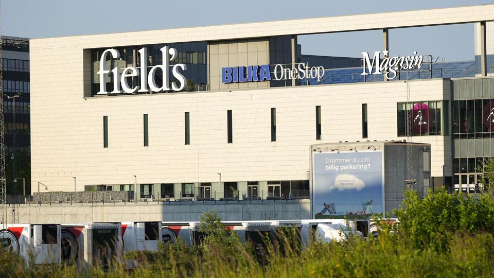 Indkøbscenteret Fields i Ørested, søndag den 3. juli 2022. Der er afgivet skud i Shoppingcenteret Fields og flere personer er ramt, ifølge Københavns Politi. <i>Claus Bech/Ritzau Scanpix</i>