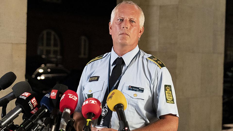 På et pressemøde natten til mandag kunne chefpolitiinspektør Søren Thomassen fortælle, at den anholdte, der er mistænkt for skyderiet i Field's, er kendt af politiet, men ikke for noget særligt. <i>Claus Bech/Ritzau Scanpix</i>