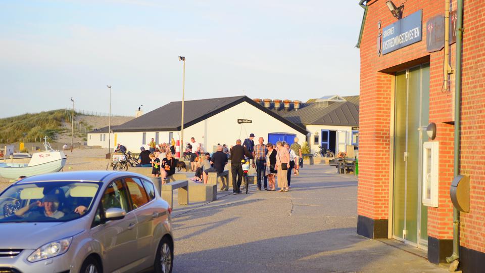 Vorupør Fiskercompagni- og Fiskeriforenings Fond er utilfreds med Thisted Kommunes planer om at overtage vejarealet ved på promenaden ved landingspladsen, siger Jørgen Andersen (K), som savner dialog om alternativet til den ekspropriation, han mener der er lagt op til. <i>Foto: Jens Fogh-Andersen</i>