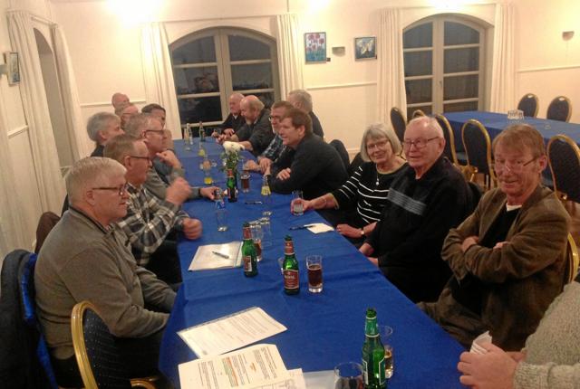 16 medlemmer mødte op og stemte ja til en sammenlægning med Aabybor Vand. Privatfoto
