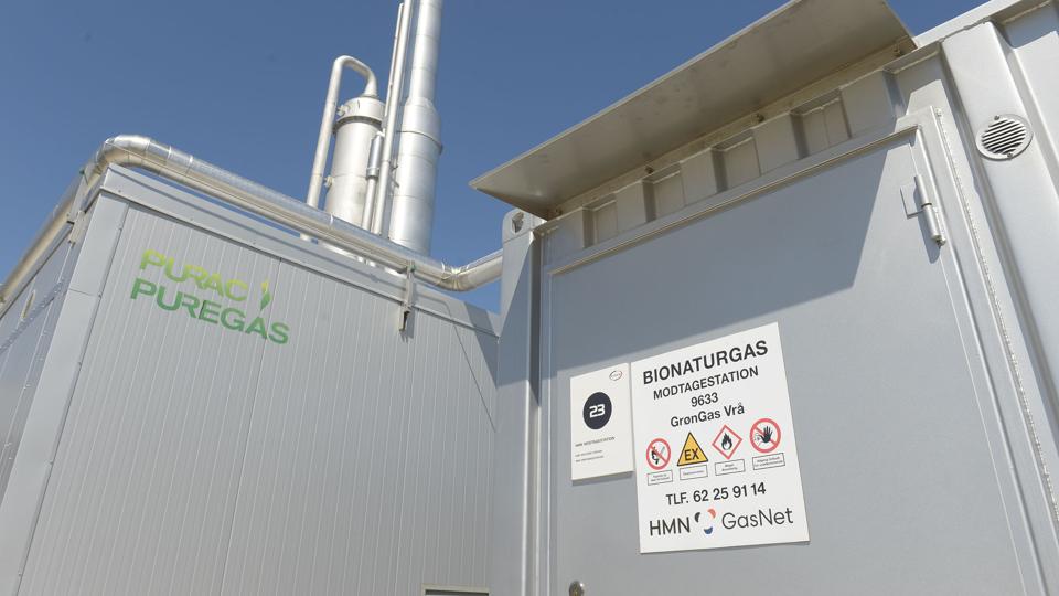 Landboforeningen Agri Nord har et håb om at bygge et biogasanlæg i Hobro Nord, og realiseringen rykker nærmere. Teknik- og miljøudvalget i Mariagerfjord Kommune sender en miljørapport i offentlig høring. Her ses et Grøn Gas biogasanlæg. <i>Arkivfoto: Bente Poder</i>