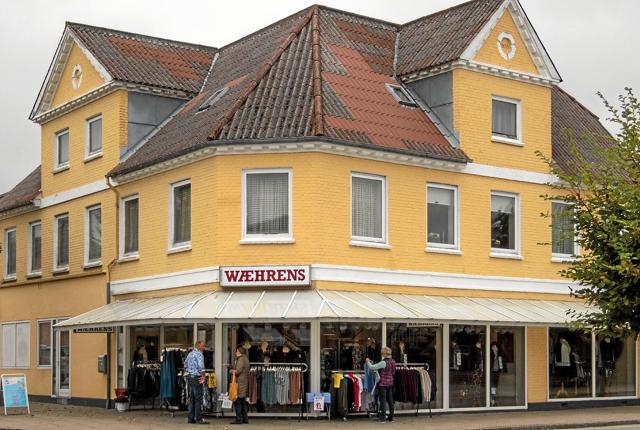 Bindslevs førende forretning i dametøj og andet manufaktur hos Wæhrens har efter 33 år med samme ejer fået nye indehavere. Foto: Niels Helver