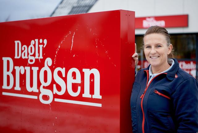 Hanne Batsberg har en lang karriere indenfor Coop, så hun er godt klædt på til jobbet som uddeler hos Dagli´ Brugsen i Biersted.