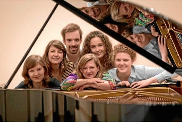 Fire sangerinder og en sanger fra Musikkonservatoriet i Köln har sammensat et program med overskriften familiescener.