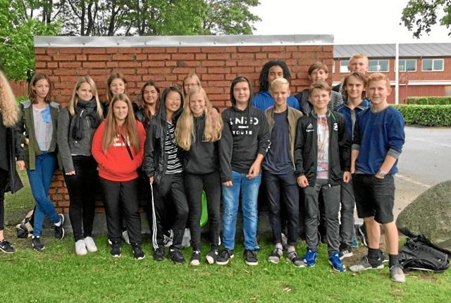 8B på Skovsgård Tranum skole har vundet en tur til Fårup Sommerland med alt betalt af Sparekassen Vendsyssel.   Privatfoto