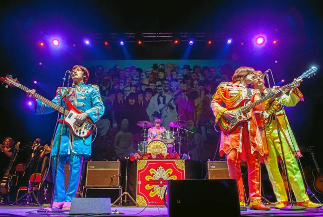 25 Beatles-klassikere på stribe kan opleves i AKKC 25. januar, når Bootles Beatles og The Pepperland Sinfonia er på scenen. pr-foto