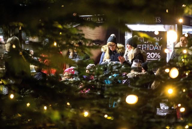 Der vil være salg af juletræer og juledekorationer på Store Torv i Hobro de første tre lørdage i december. 