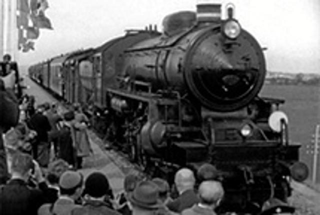 Filmklippet fra Hirtshals er optaget samme år som det første tog kørte over Storstrømsbroen. Privatfoto: Filmarkivet