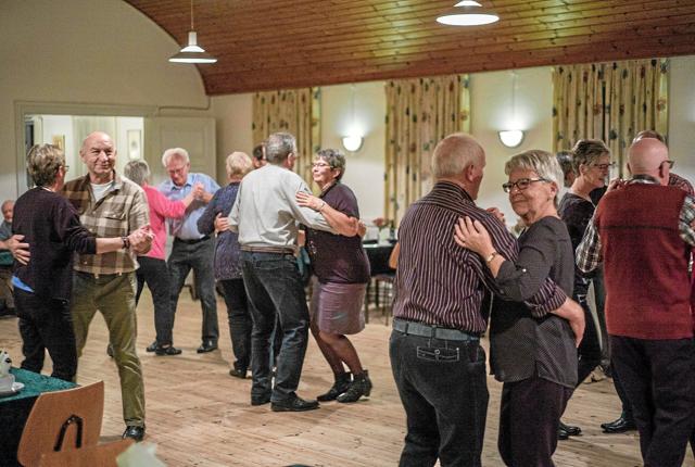 Forleden blev den nye ”Swingom” dansesæson i Tornby Forsamlingshus skudt godt i gang med 55 danseglade gæster. Foto: Niels Helver