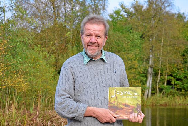 Sven Erik Østergaard fra Skørping har skrevet bogen ”Josva – Rold Skovs maler”. Foto: Jesper Bøss
