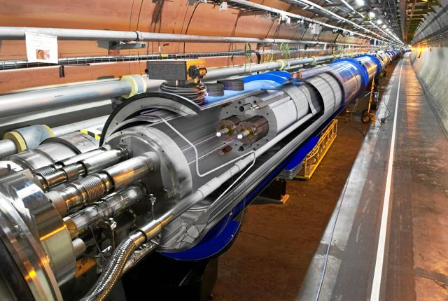 Det europæiske partikelforskningscenter, CERN, har ved Alperne bygget verdens største accelerator i en 27 km lang tunnel, 100 m under jorden.