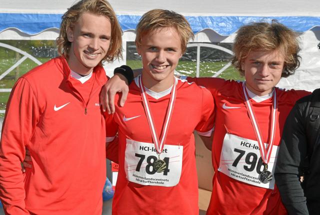 Arrangørskolen HCI vandt holdkonkurrencen på halvmarathon for drenge, hvor disse tre var hurtigst. Fra venstre er det Mikkel Glensvang, Emil From og Nicolai Viuff.