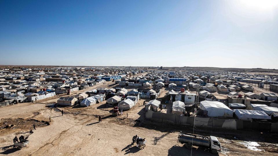 En af de største og mest overbefolkede lejre er Al-Hol-lejren. Ifølge en rapport fra Red Barnet i september dør to børn ugentligt der. (Arkivfoto). <i>Delil Souleiman/Ritzau Scanpix</i>