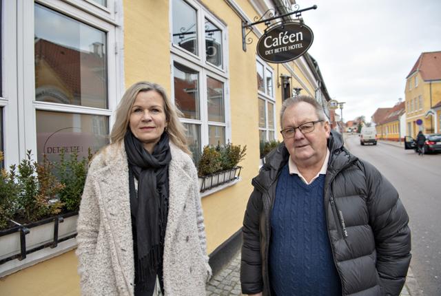 Laila Zielke tiltræder 1. januar stillingen som hotel- og restaurantchef på Det Bette Hotel i Hjørring. Stedet ejes af Bjarne Sørensen alias Bamme, og han glæder sig til samarbejdet. Foto: Kurt Bering