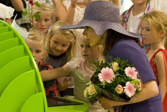 Tilbage i 2011 så Kronprinsesse Mary ordkløveren i aktion på biblioteket.Arkivfoto: Carl Th. Poulsen