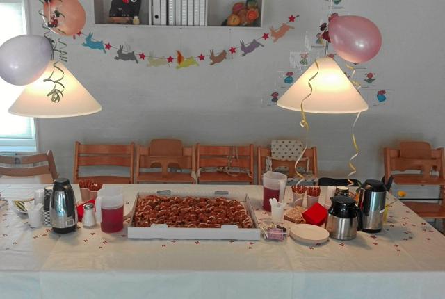 Vuggestuen, der har til huse på Gjøl Skole kan fejre sit første år. Privatfoto