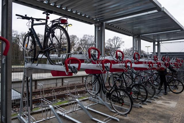 Cykelparkeringen er netop taget i brug, og der er 60 nye pladser. Foto: Lasse Sand