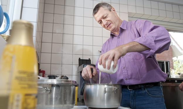 Frivillige i Værestedet Madam Blå får nu en ny og bedre ovn til køkkenet i Lillegade. Arkivfoto: Torben Hansen