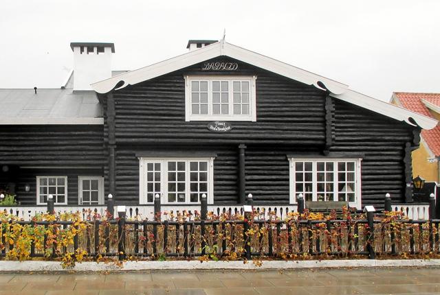 Det velholdte bjælkehus ”Finns Pension” markerer sig smukt på Østre Strandvej i rækken af opulente kystvejsvillaer Fotos: LOKALHISTORISK ARKIV SKAGEN