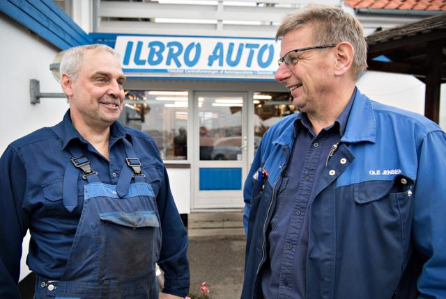 40 år med Ilbro Auto - Henrik Møller Jensen fra Lørslev har alle år været kollega med indehaver Ole Jensen.Foto: Hans Ravn