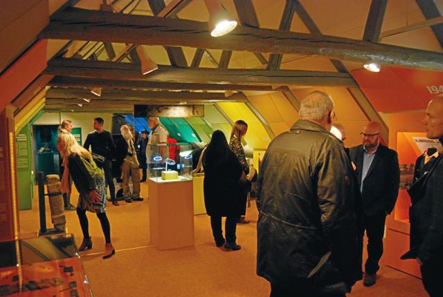 Vendsyssel Historiske Museum åbnede fredag eftermiddag udstillingen ”775 - Det vi var stolte af”. Udstillingen er bygget op med farverne i loget til købstadsjubilæet. Foto: VHM