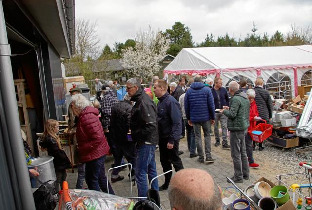 Der var rigtig mange købere ved loppemarkedet hos spejderne i Als, Foto: Palle Sund Kristensen