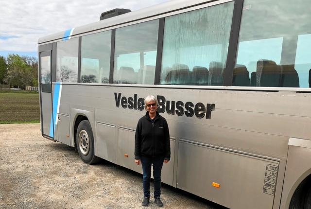 Birgit Jensen, indehaver af Vesløs Busser, har overtaget rute 315 fra Hjørring Citybusser og kører igen med skolebørnene på Hannæs. Privatfoto