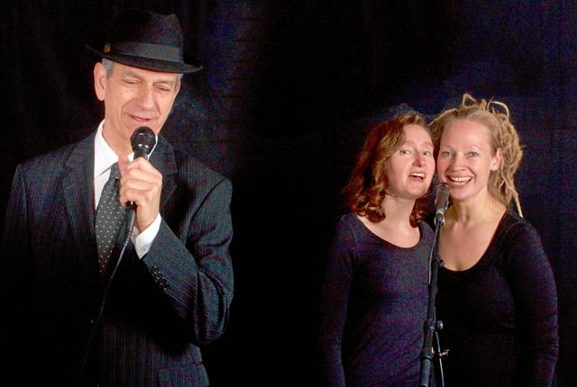 Gary Snider med Katrine Hald og Connie Pilgaard Nielsen som kor.Pressefoto