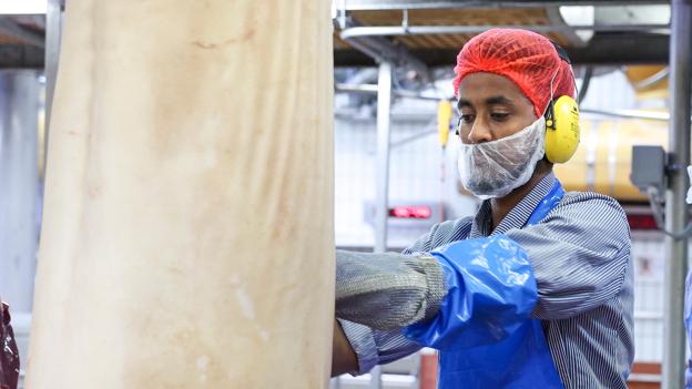 Medarbejderne har i de seneste uger tydeligt kunne se på produktionen, at der var noget alvorligt under opsejling <i>Foto: Bente Poder</i>