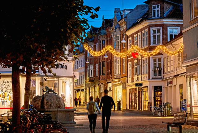 280.000 pærer kommer til at lyse midtbyen op - når den nye julebelysning bliver tændt 16. november.Foto: Aalborg City
