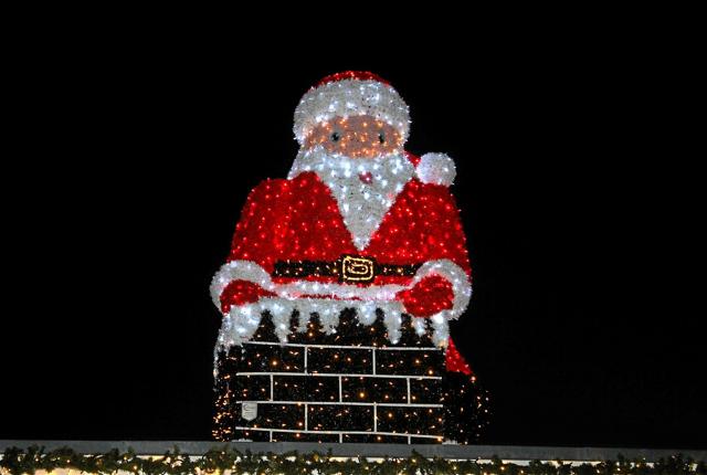 Julemanden er på vej i skorstenen. Foto: Flemming Dahl Jensen