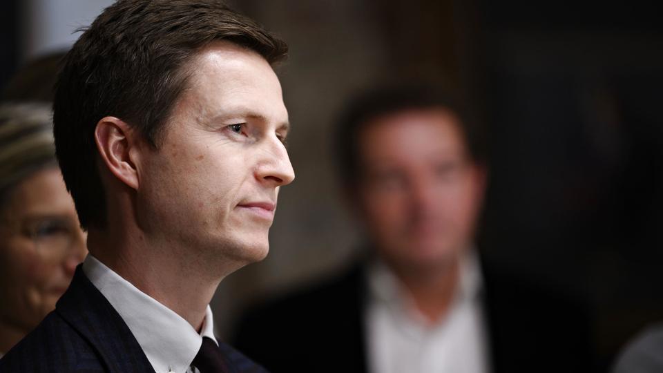 - Erfaringen viser, at nye uddannelser lige skal løbes i gang. Det ser vi nogle steder, siger uddannelsesminister Jesper Petersen (S). <i>Philip Davali/Ritzau Scanpix</i>