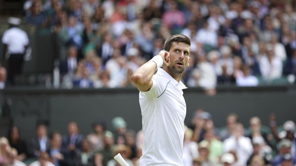 Efter to sløje sæt tog Novak Djokovic en imponerende sejr over Jannik Sinner i kvartfinalen ved Wimbledon. <i>Takuya Matsumoto/Ritzau Scanpix</i>