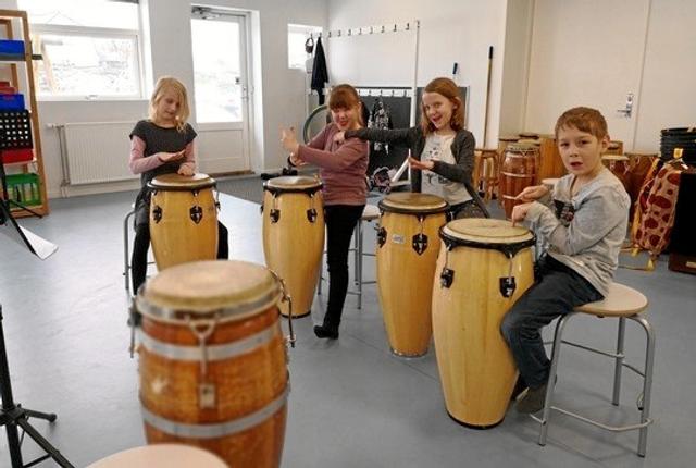Når børn hører musik eller rytmer, begynder de spontant at synge, danse og eksperimentere med lyd. Jo mere børn har leget, danset, spillet og bevæget sig i de tidlige år, jo bedre kan de mærke sig selv og deres omverden senere hen, fremhæver Mariagerfjord Kulturskole.

 Privatfoto