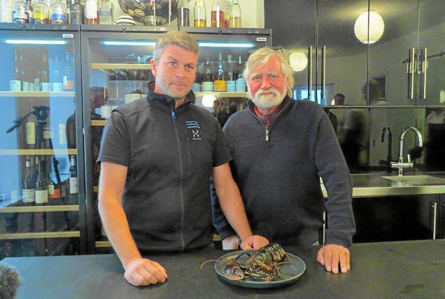 To fra Lønstrup: Kim Møller-Kjær og Svend Bjørnager, som står sammen om et nyt hummereventyr langs vestkysten. Foto: Kirsten Olsen