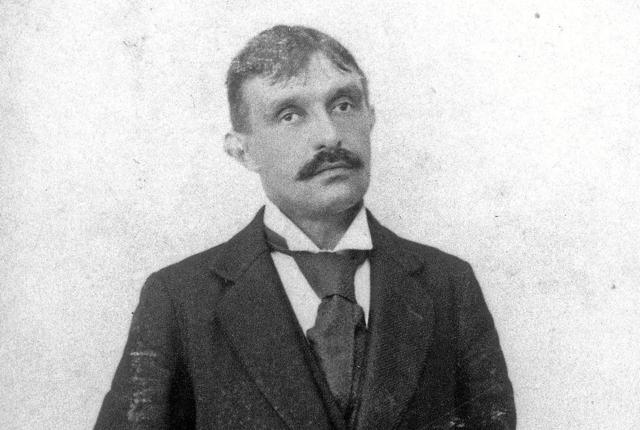 Herman Bang fotograferet i Ingeborg Hansens fotoatelier i Bakkehuset i Smallegade, Skørping i 1896. Foto: Forlaget Rebild.