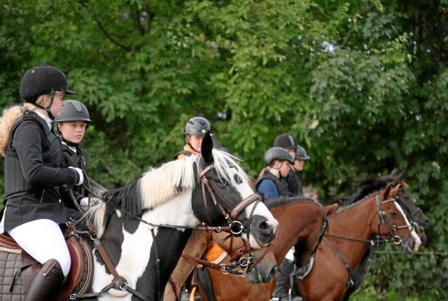 I weekenden holdt Bjergby Rideklub ridestævne i dressur og spring.
