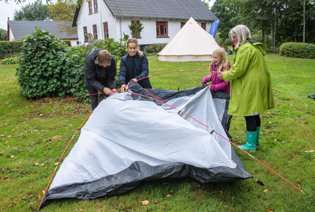 Brønderslev. Den nye aktivitetsgruppe Byens Børn holdt fælles overnatning i telte med hjælp fra familiespejderne Nørreå Gruppe. 

Foto: Peter Broen