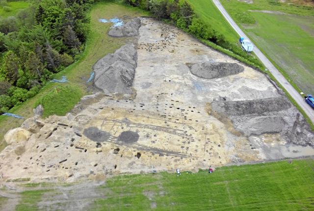 Sådan tager udgravningen syd for Stoholm sig ud - set fra drone-perspektiv. Foto: Viborg Museum