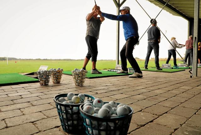 Hobro Golfklub står klar til at lære dig at spille golf - endda gratis. Privatfoto: Hobro Golfklub. Foto: TM&E - Air-view.dk