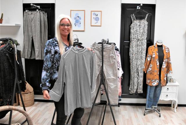 Rikke Nygaard sælger kun tøj, hun selv ville gå i. Foto: Gunnar Onghamar