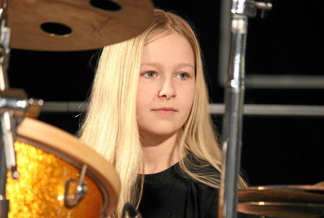Johanne Astrid fra Danmark har talent spillede sammen med The Mofos.