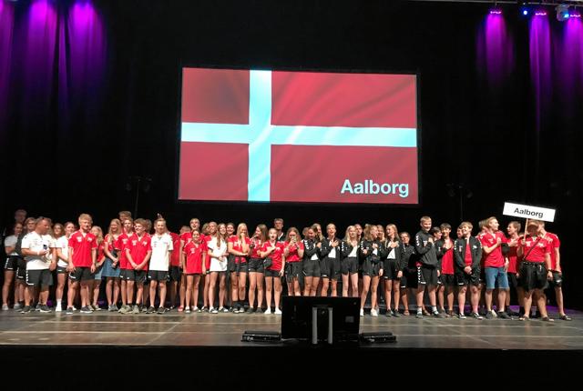 Deltagere og ledere fra Aalborg ved åbningsceremonien. Privatfoto