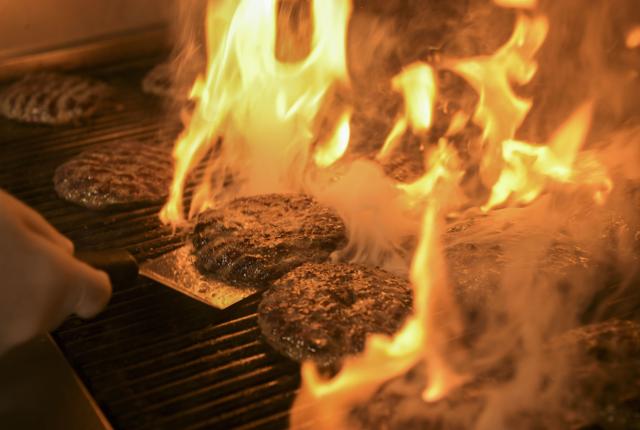 Jorden brænder under aalborgensisk burgerbar, der havde stort underskud på regnskabet for 2021. Arkivfoto