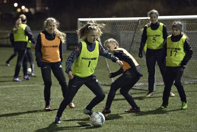 Samlingen af de fodboldgladepiger i FC Thy er blevet en succes. Initiativet er nomineret til Danskernes Idrætspris - på lørdag falder afgørelsen. Arkivfoto: Henrik Louis