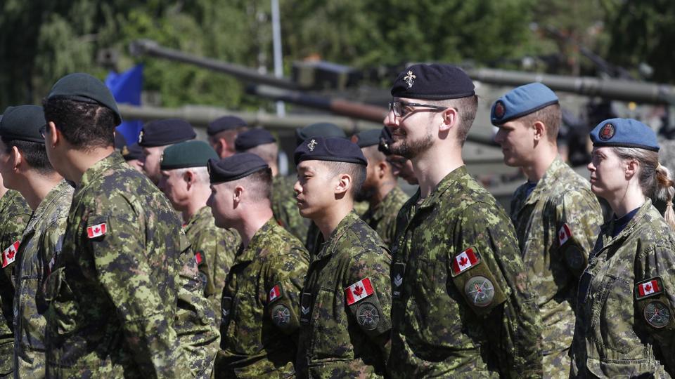 Nato har en kampgruppe i Letland omfattende over 1500 soldater fra flere medlemslande. Det baltiske land genindfører fra næste år tvungen værnepligt. (Arkivfoto). <i>Toms Kalnins/Ritzau Scanpix</i>