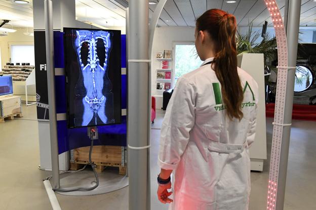 Studerende fra blandt andet AAU og UCN indtager Hovedbiblioteket med Universitarium, hvor børn kan opleve eksperimenter, science shows osv. Arkivfoto: Andreas Falck