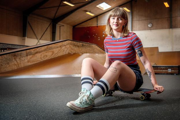 18-årige Pernille Iversen har sammen med UngAalborg lavet et skate-hold for piger. Foto: Lars Pauli <i>Foto: Lars Pauli</i>